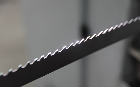 屯昌双金属带锯条产生切削噪音的原因具体有哪些？